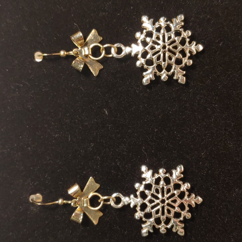 Sivler Metal Snowflake and Bow Earrings Unmarked
